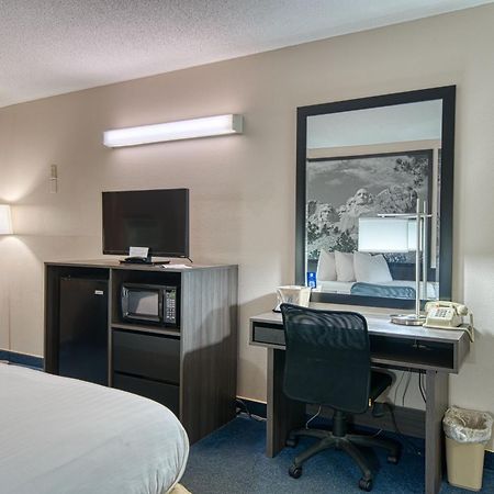 Super 8 By Wyndham Sturgis Hotel Exterior foto